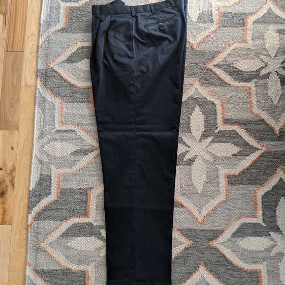 Jos A Bank Navy travelers collection pant - Picture 2 of 5